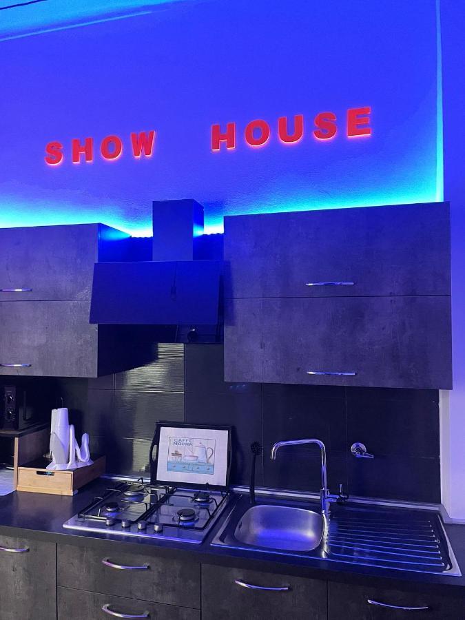 Show House Turín Exteriér fotografie